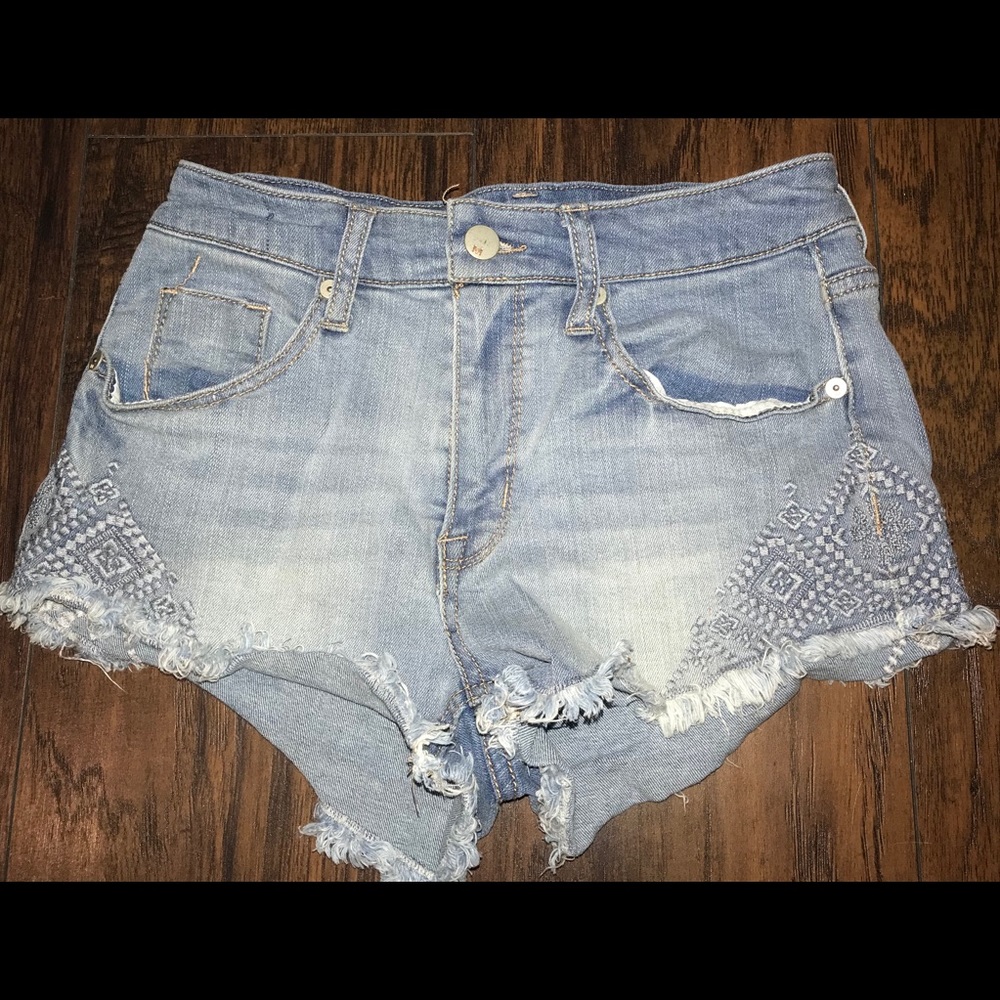 mossimo frayed tribal print denim shorts 🌻